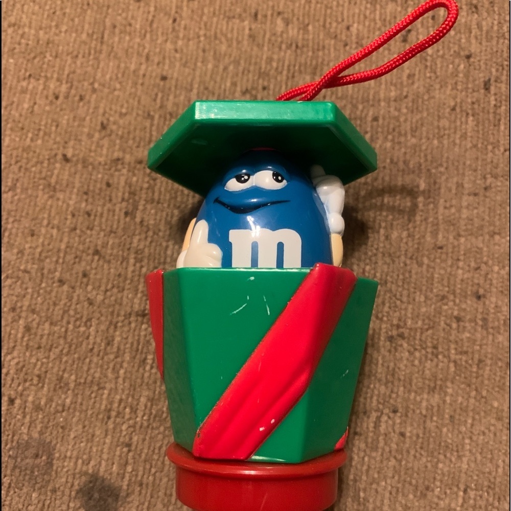 M&M Christmas Topper Ornament Pop Up Present
